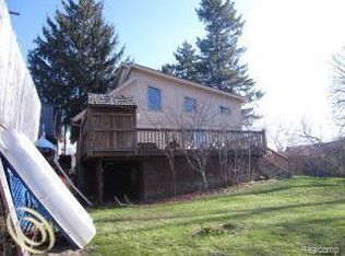 11381 Keeler Dr, Fenton, MI 48430