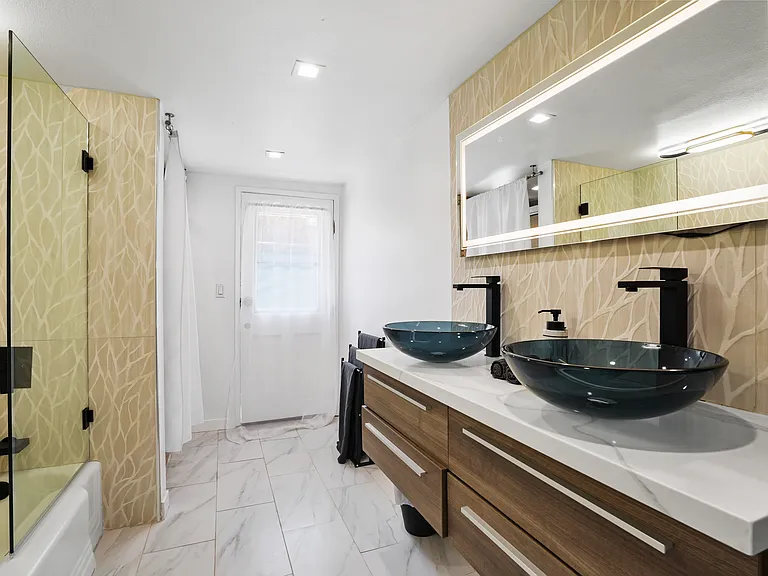 390 Bedford Pl — Photo 32
