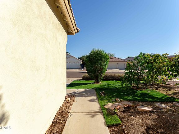 5th image of 412 W AIRE LIBRE Avenue