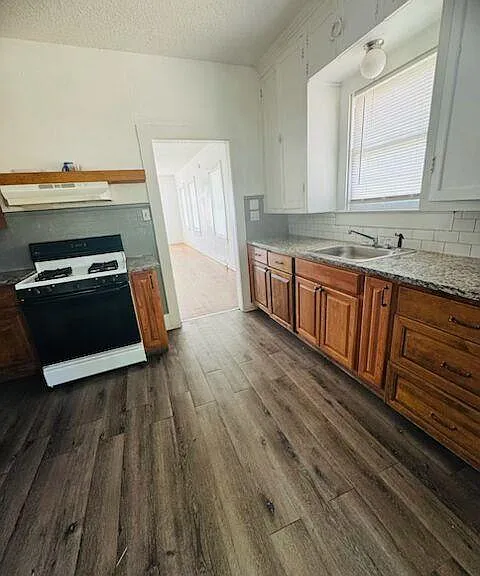 100 N Brazos St — Photo 3