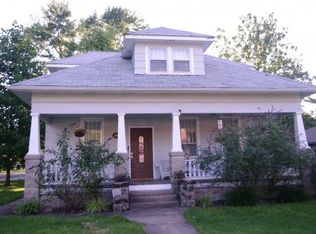 846 C St, Charleston, IL 61920