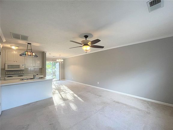 4th image of 2826 Florence Dr