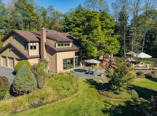 14 Hilltop Dr, Melville, NY 11747