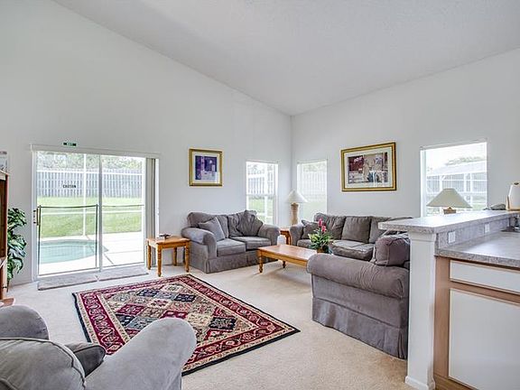 4th image of 760 Bloomingdale Dr