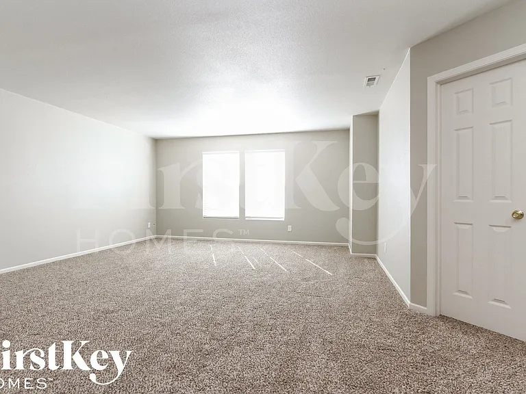8655 Hopewell Ct — Photo 11