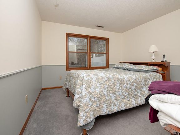 2nd image of 139 Garnett Ln