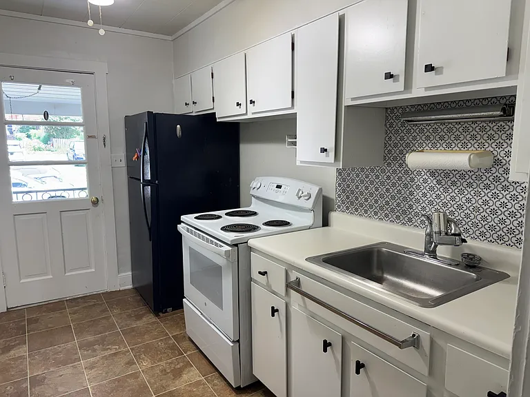 225 W Main St Apt 4 — Photo 12