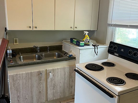 2nd image of 1806 Willora St #4
