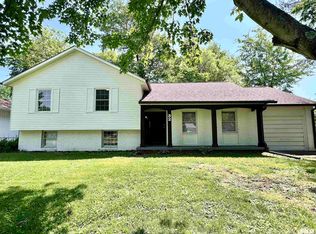 32 James Dr, Metropolis, IL 62960