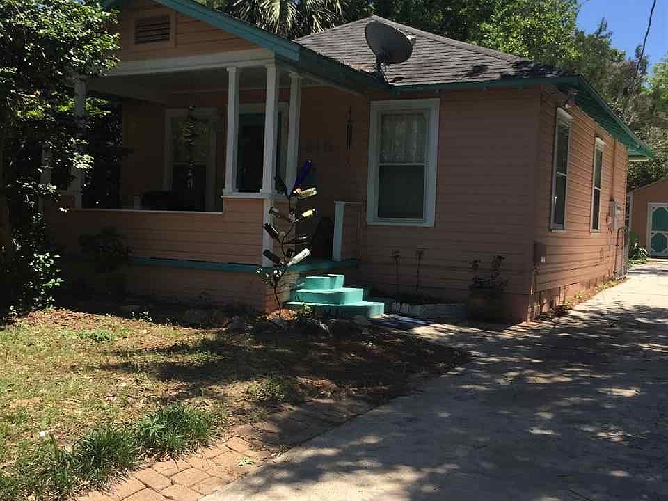 2nd image of 1315 E Maxwell St