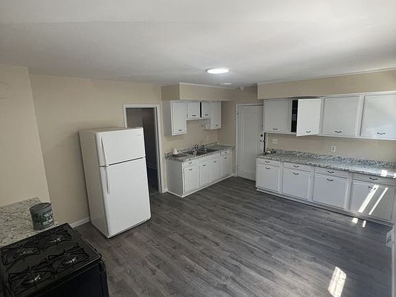 4th image of 808 Waverly Pl APT 1