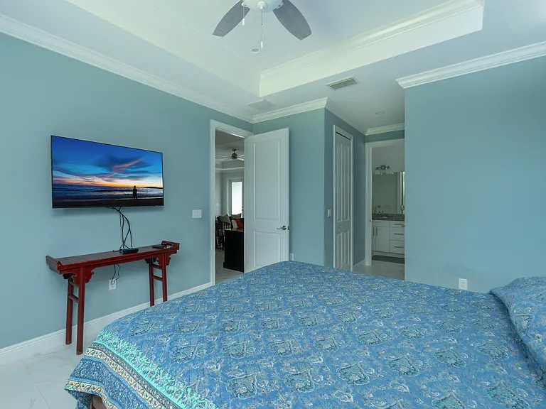260 Price St — Photo 18
