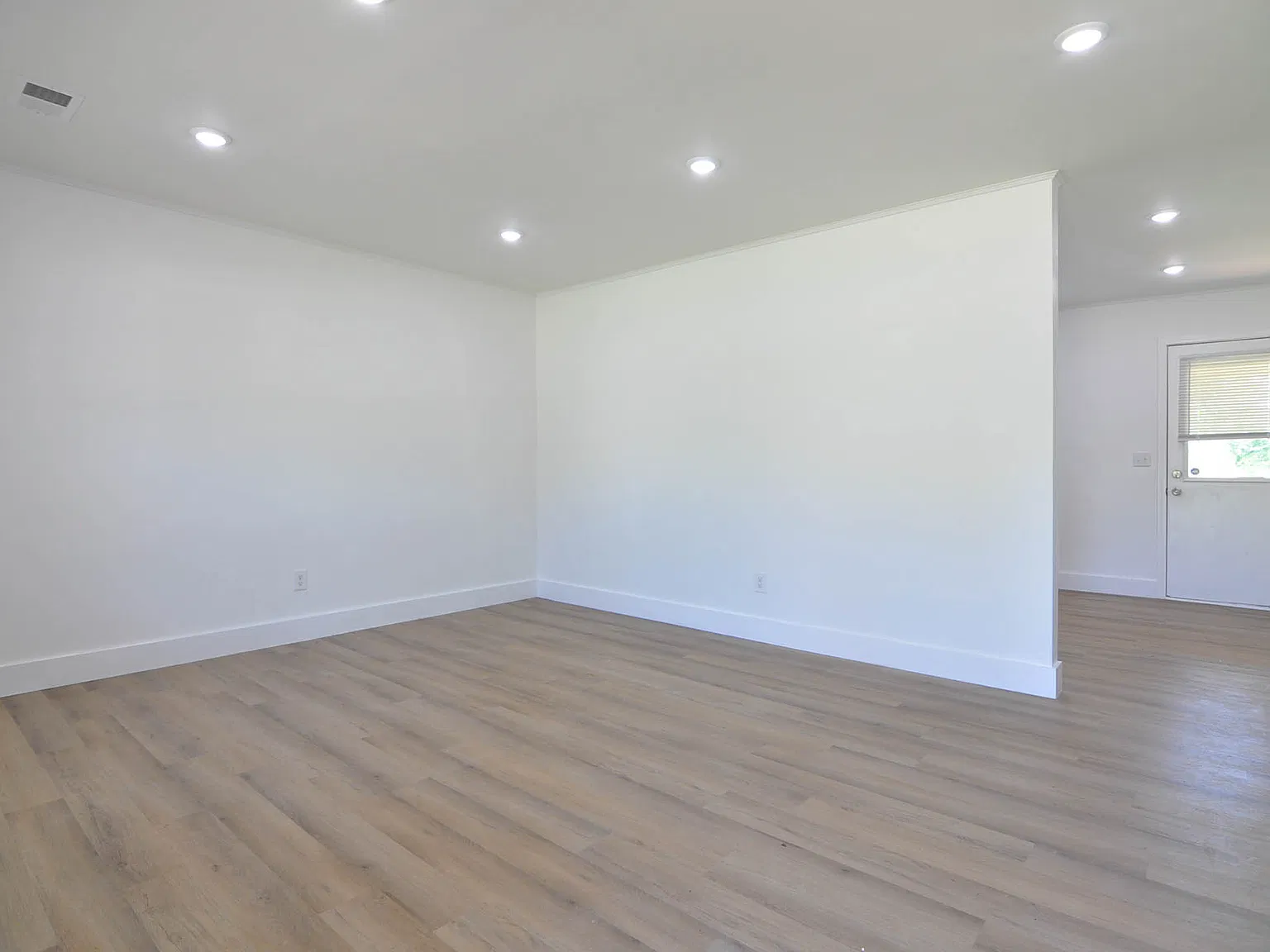 3 bed, 1200 sqft, $1,595 — Photo 3