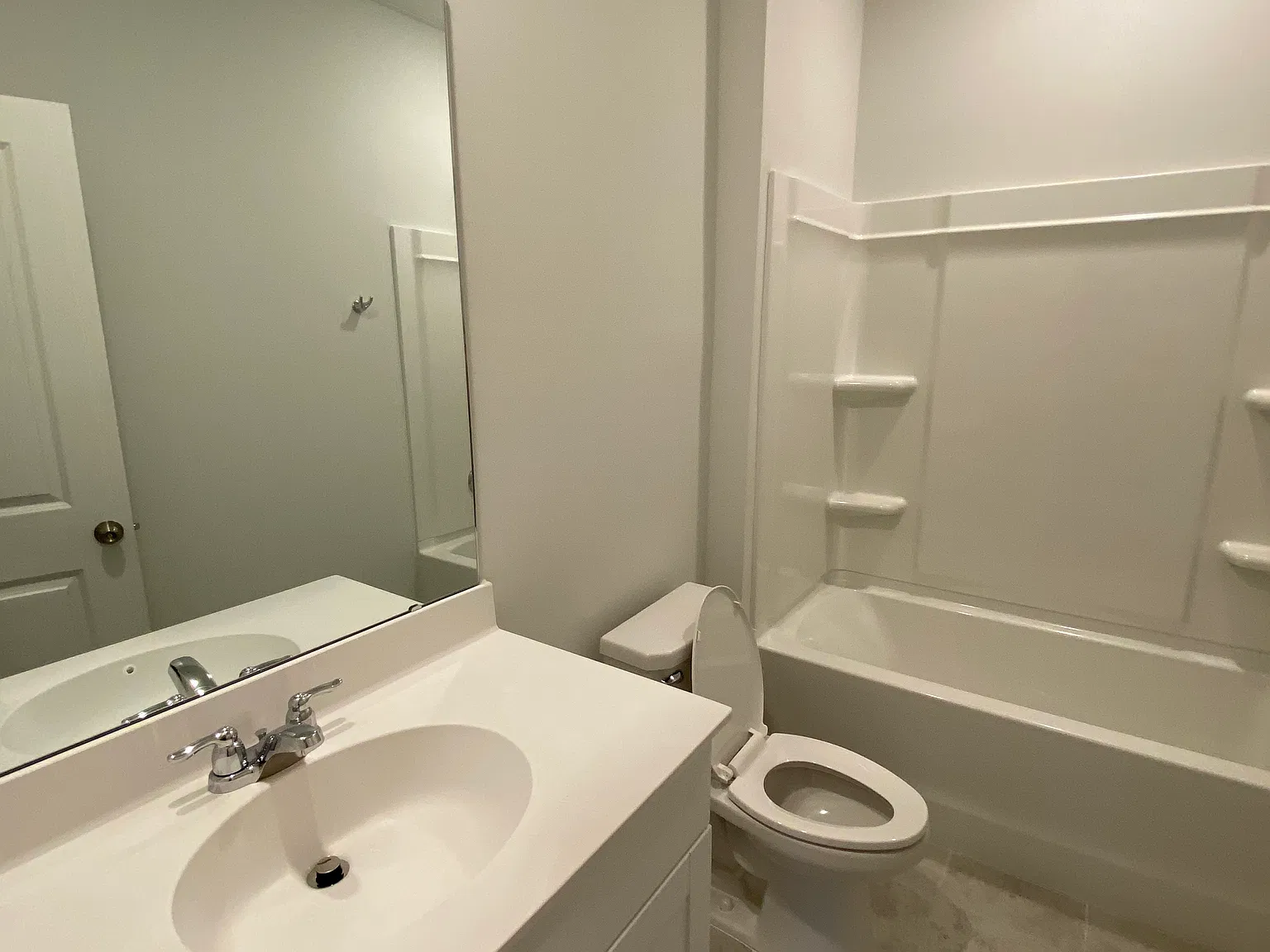 6 bed, 2500 sqft, $3,200 — Photo 4