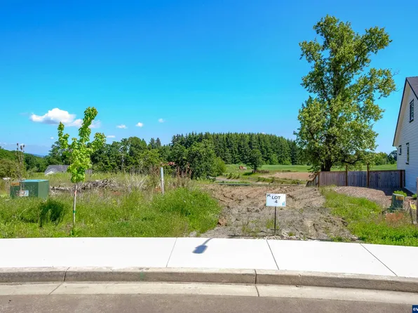 597 NE Evergreen Ave, Dallas, OR 97338