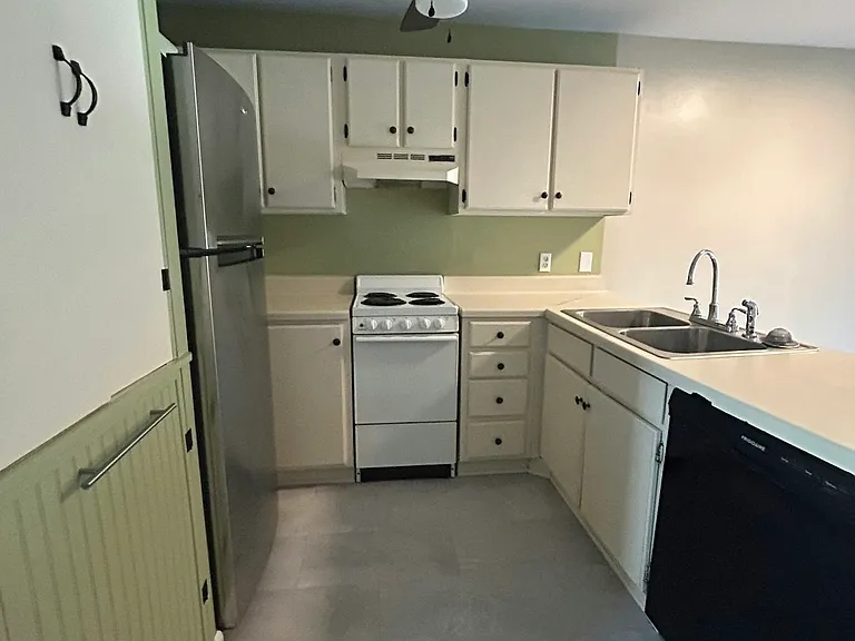 160 Zeb St #C-102 — Photo 10