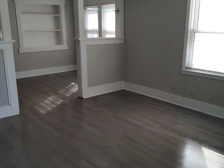 1337 E Moore St — Photo 4