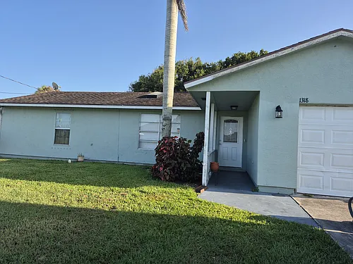 1318 SW Ackard Ave Photo 1