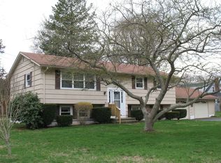 32 Green Acres Dr, Madison, CT 06443