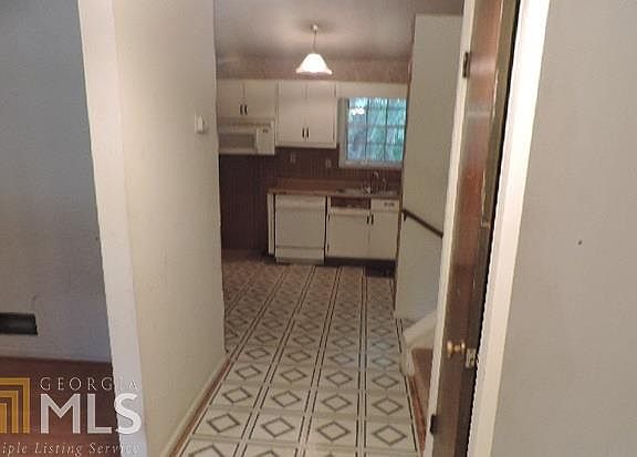3rd image of 848 N Carter Dr
