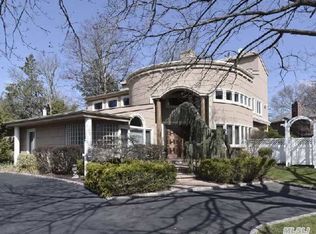 1 Arbor Ln, Roslyn Heights, NY 11577