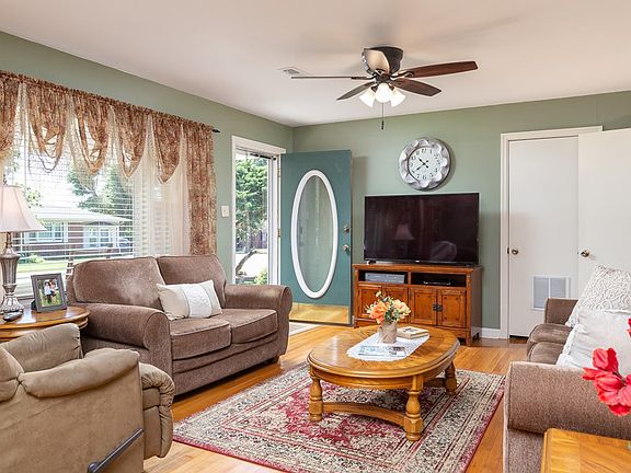4th image of 145 Karen Dr