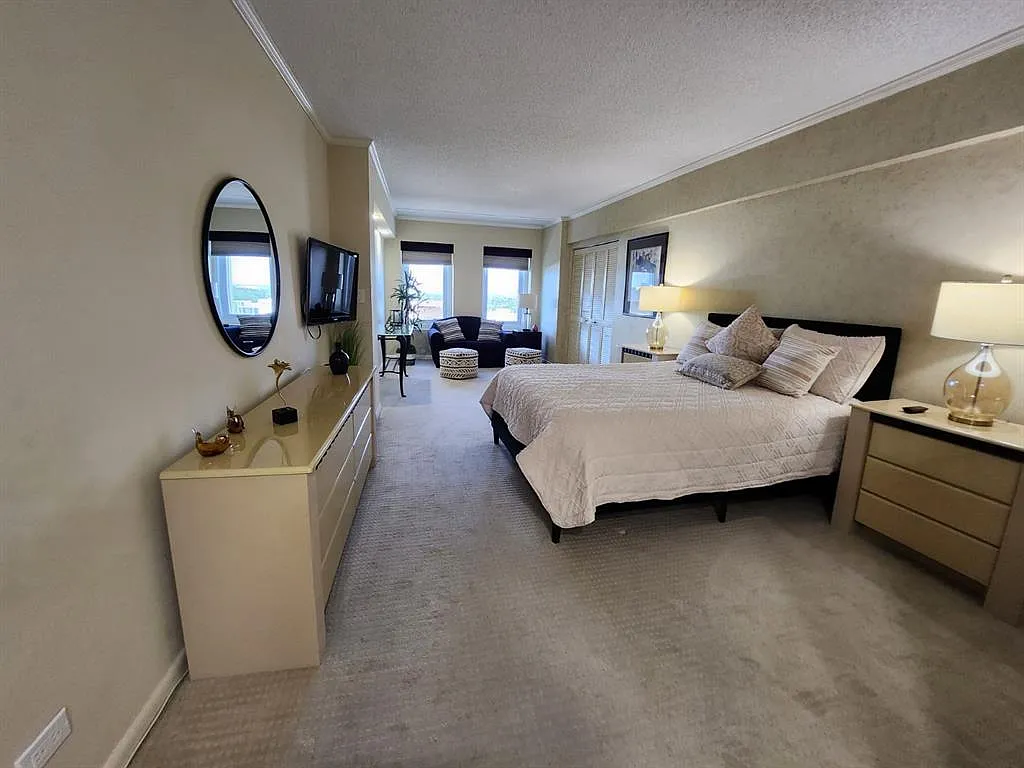 2 bed, 1180 sqft, $8,750 — Photo 3
