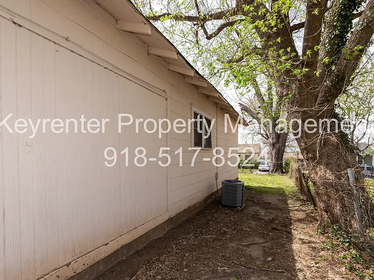 1607 N Lewis Pl — Photo 26