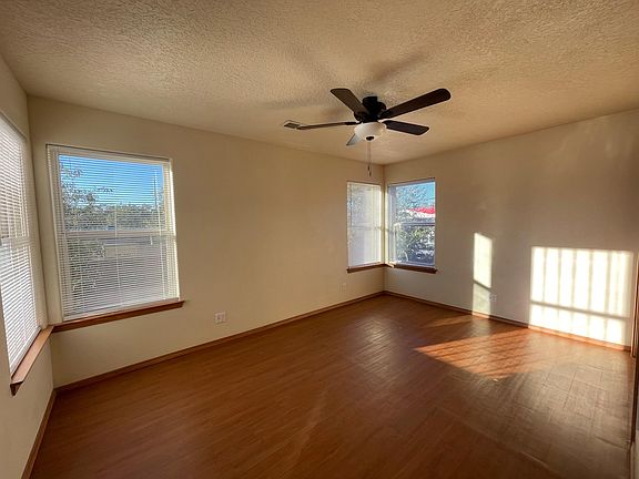 4th image of 407 Harvard Dr SE #A