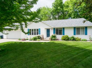 116 Lamine Ln, Combined Locks, WI 54113