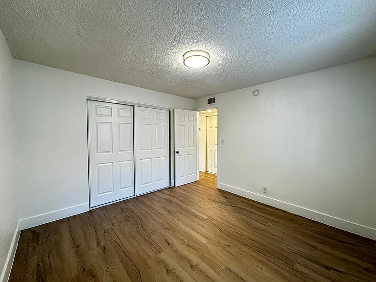 2331 Arthur St #5 — Photo 14