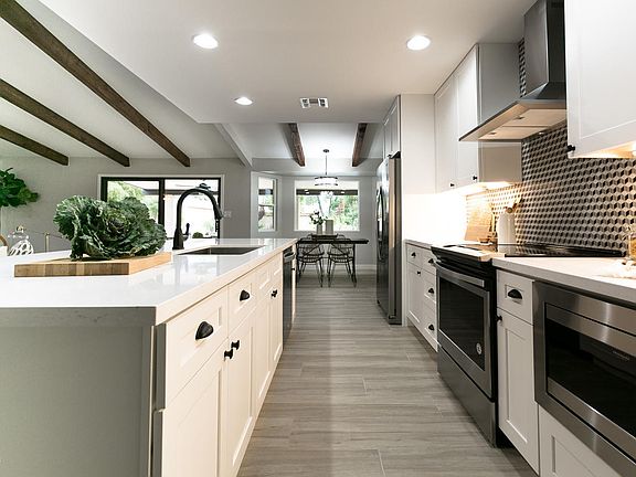 5th image of 13611 N 59th Pl