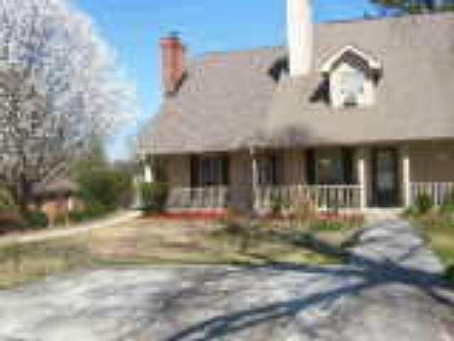 1st image of 918 Park Pl NE
