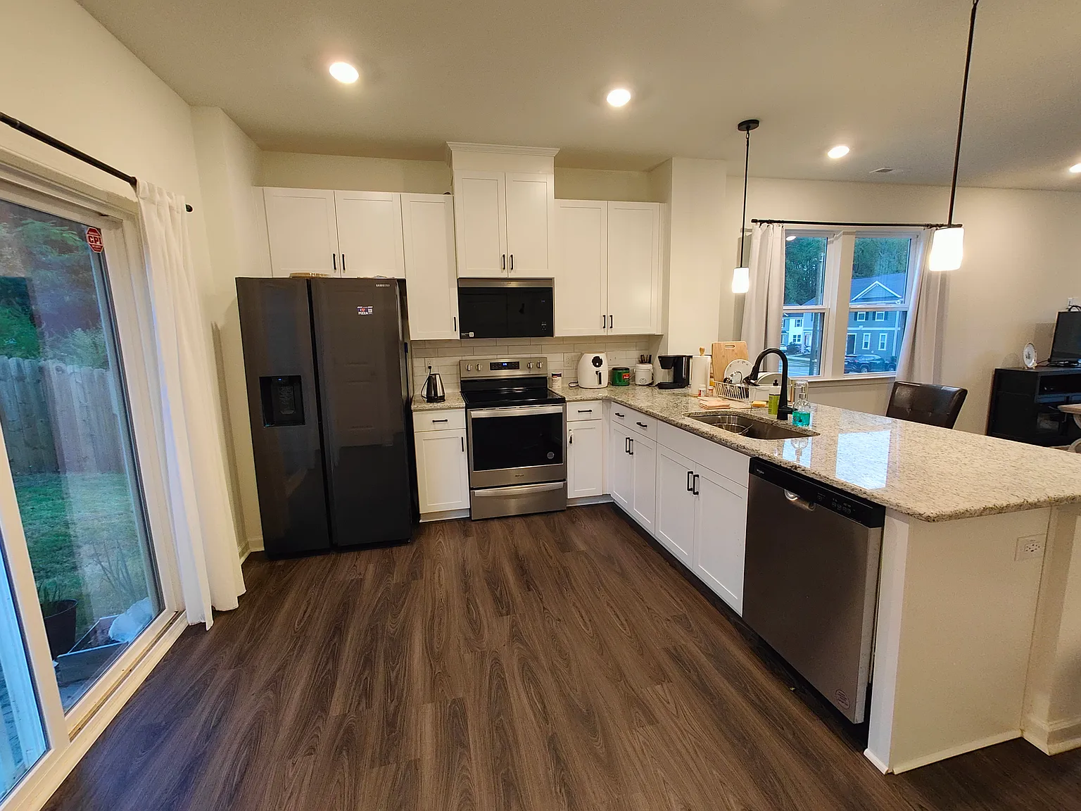 3 bed, 2.5 bath, 1330 sqft, $800 — Photo 2