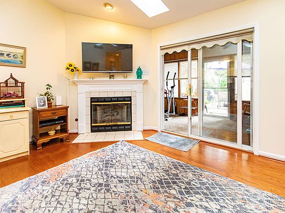 3rd image of 357 Glenallyn Dr
