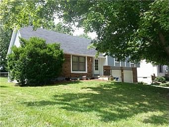 3rd image of 1824 NW Willow Brook Dr