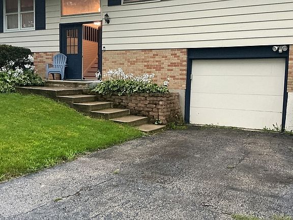 2nd image of 21W205 Coronet Rd