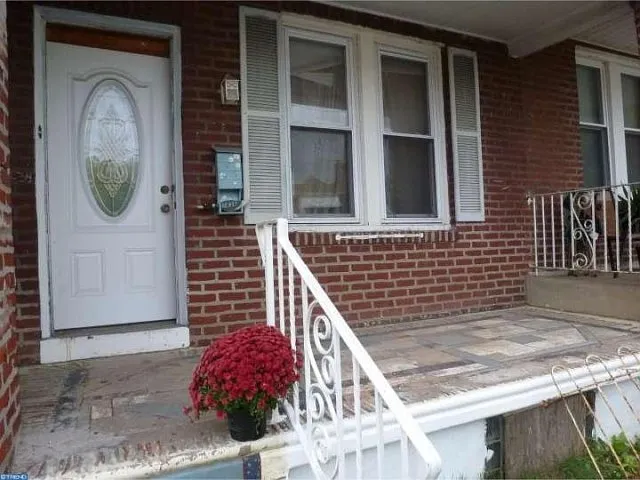 1636 E Lycoming St photo 1