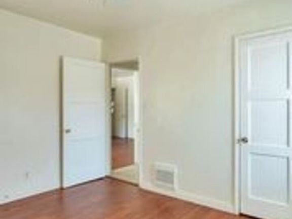 5th image of 4063 Abourne Rd APT B