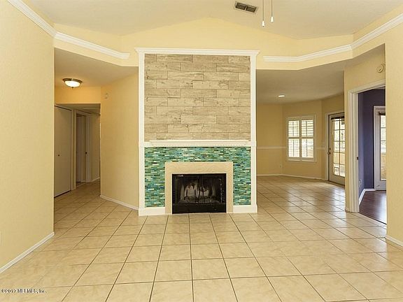 004_Living Room