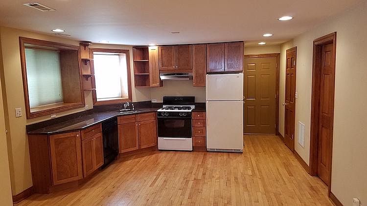 1st image of 1109 S Oak Park Ave