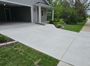 13430 2nd St, Grabill, IN 46741