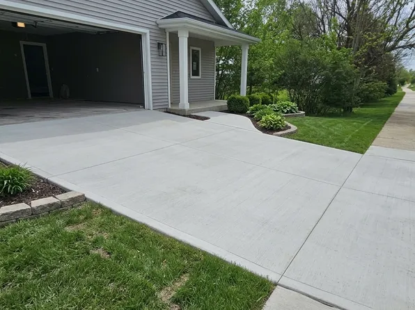 13430 2nd St, Grabill, IN 46741