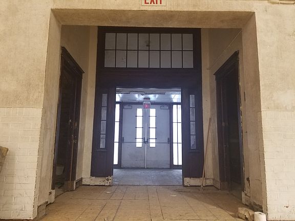 5th image of 2122 E High Ave