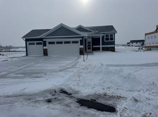 2215 Elk Run Dr SE, Pine Island, MN 55963