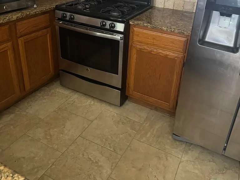 8435 Lake Crystal Dr — Photo 1