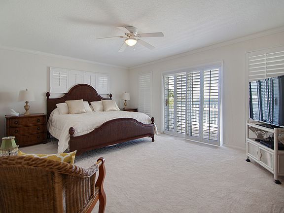 Master en-suite w/ views