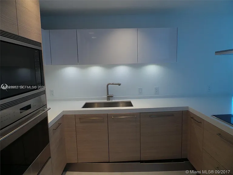17111 N Biscayne Blvd #1703 — Photo 38