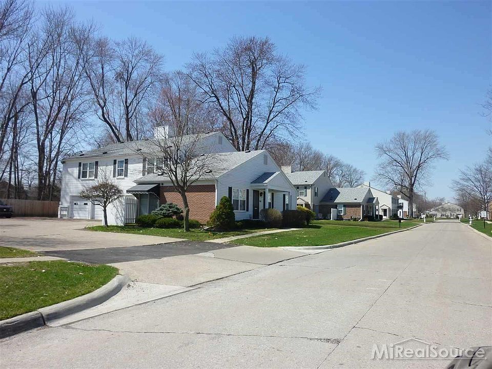 1st image of 24440 Meadow Bridge Dr