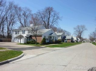 24440 Meadow Bridge Dr, Clinton Township, MI 48035